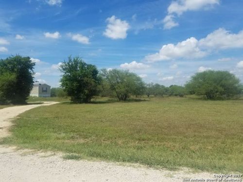 444 Wild Coyote Trl, Marion, TX 78124-3060