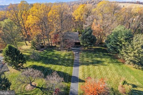 12 Buck Run, Swartzville, PA 17569-9003