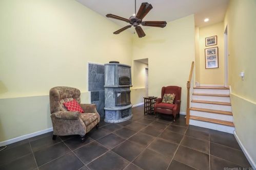 646 Branchville Rd, Ridgefield CT  06877-6128 exterior