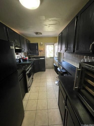 668 236 St, Bronx NY  10466-1718 exterior