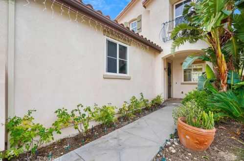 19920 Holly Dr, Santa Clarita CA  91350-3698 exterior