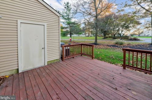 502 Essex Ct, West Deptford NJ  08051-2027 exterior
