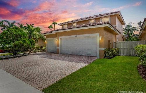 3033 137th Ave, Hollywood, FL 33027-3926