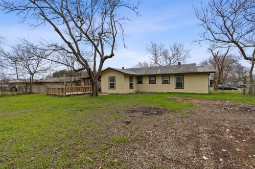 7704 Delafield Ln, Austin TX  78752-1315 exterior
