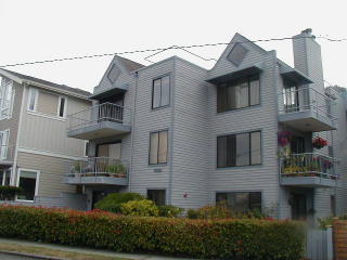 3722 Beach Dr, Seattle, WA 98116-3032