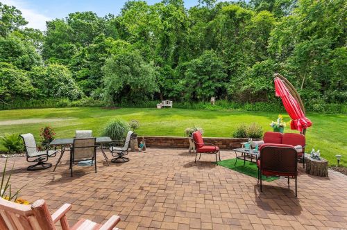 5 Daisy Ct, Northport NY  11768-2267 exterior