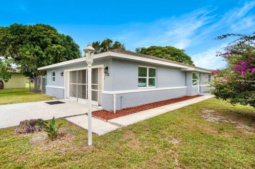 702 Lanfair St, Fort Pierce, FL 34983-1229