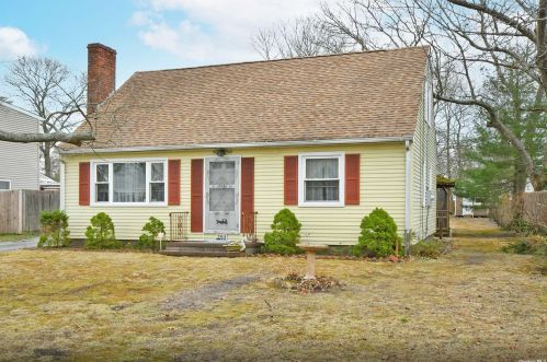 253 Washington Ave, Canaan Lake, NY 11772-2756