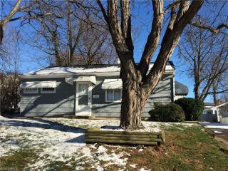1977 Clairmont Ave, Akron, OH 44301-2965