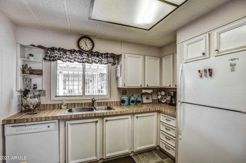 25403 Wyoming Ave, Chandler AZ  85248-6460 exterior