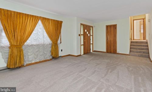 355 7 St, Harrisburg PA 17113-2012 exterior