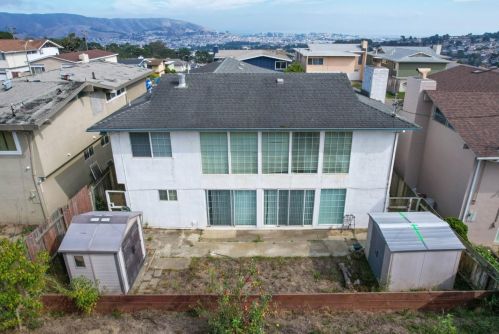 3375 Oakmont Dr, South San Francisco CA  94080-5006 exterior