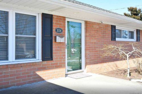 1056 Thompson Dr, Bayshore, NY 11706-6215