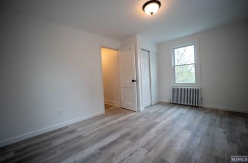 195 Overpeck Ave, Ridgefield Park NJ  07660-1218 exterior