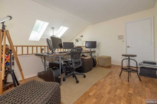 81 Fox Run Dr, Englewood NJ  07631-5055 exterior