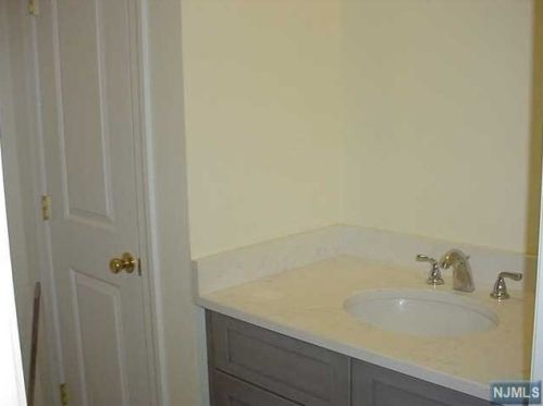 519 River Dr, Elmwood Park NJ  07407-1500 exterior