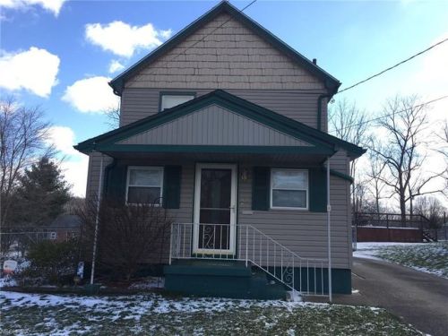 52 Prospect St, Struthers, OH 44471-2029
