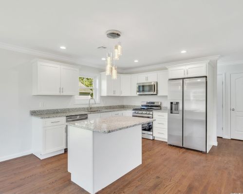 594 Canal Rd, Mount Sinai NY  11766-3307 exterior