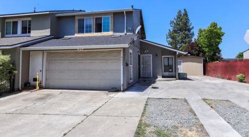 8665 Lilly Ave, Gilroy, CA 95020-4227
