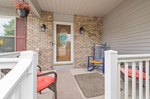 2445 Ziner Cir, Darbydale, OH 43123-4836