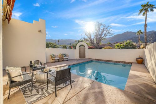 54450 Avenida Alvarado, La Quinta CA  92253-3690 exterior