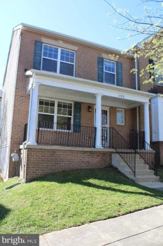 1123 Varney St, Washington, DC 20032-4381