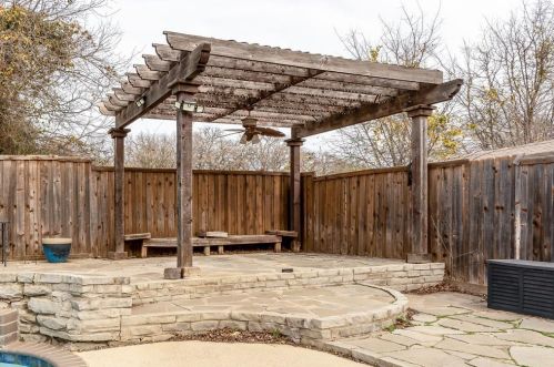 2821 Custer Dr, Denton TX  76210-6449 exterior