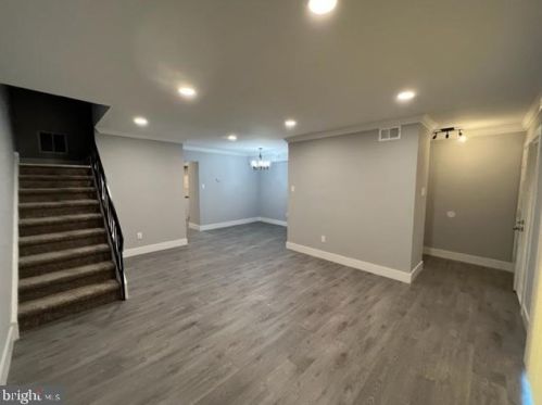 11807 Academy Rd, Philadelphia, PA 19154-2657