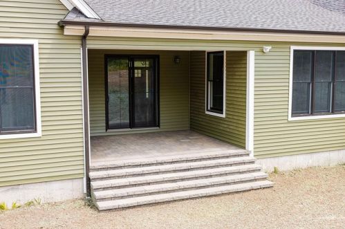 10 Woodward Rd, Lincoln RI  02865-4917 exterior