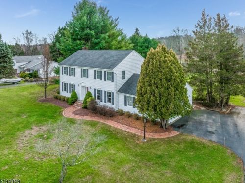 5 Grandview Cir, Flemington, NJ 08822-5549