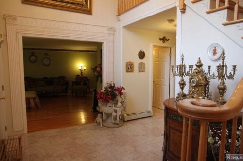 504 Manning Ct, River Edge NJ  07661-1350 exterior