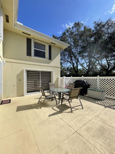2 Amherst Ct, West Palm Beach, FL 33411-7915
