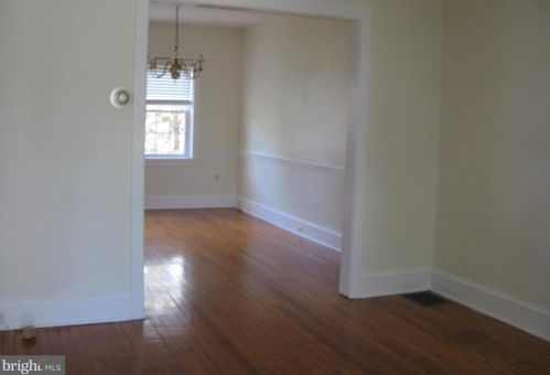 424 Sycamore St, Wilmington, DE 19805-3742