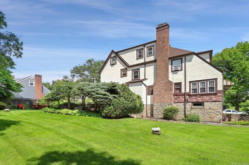10 Green Pl, New Rochelle, NY 10801-3604