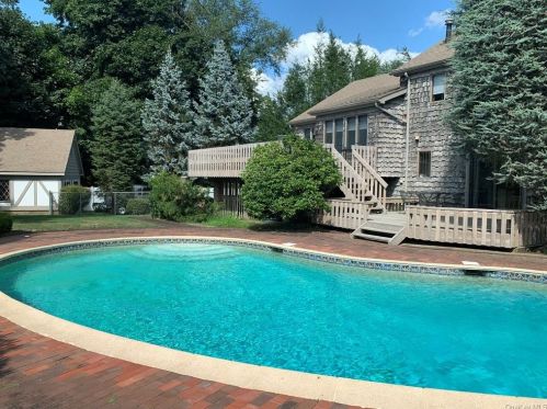 6 Incognito Ln, Crotonville, NY 10562-2504