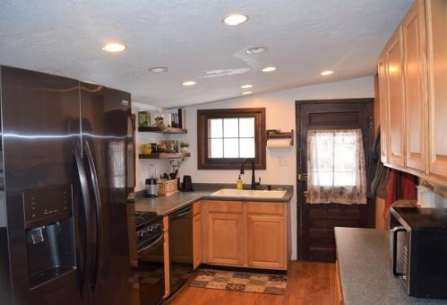 323 Crestview Rd, Slippery Rock, PA 16057-2813