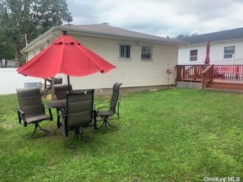 134 24th St, Wheatley Heights NY  11798-2108 exterior