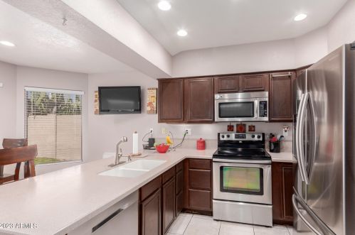 5444 Riviera Dr, Glendale AZ  85304-2422 exterior