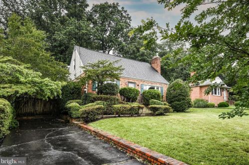 3027 Crane Dr, Falls Church VA  22042-3004 exterior