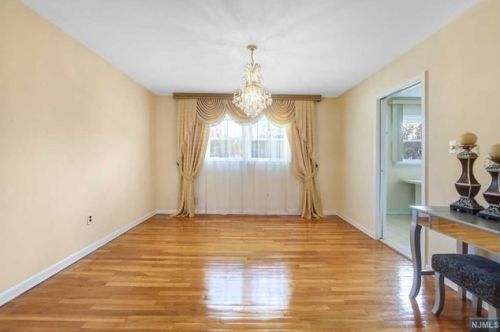 335 Charles St, N Milford NJ  07646-1801 exterior