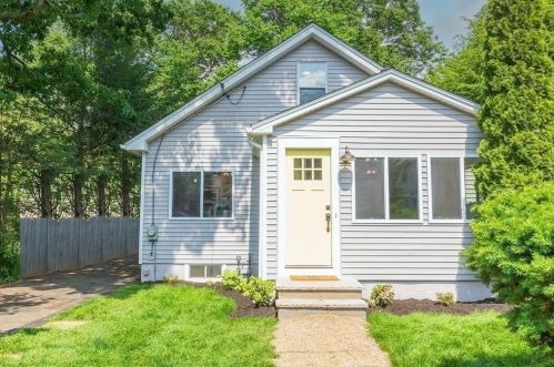 12 Maine Ave, Natick MA  01760-2219 exterior