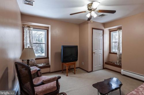 370 Ramsey Rd, Yardley PA 19067-4639 exterior