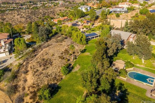 22140 Rolling Ridge Dr, Santa Clarita CA  91350-3308 exterior