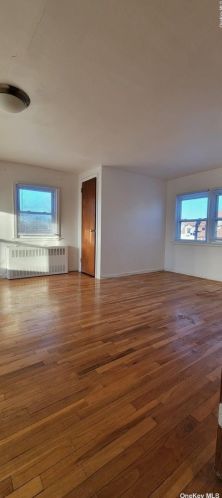 528 Cameron St, Floral Park NY  11003-3819 exterior
