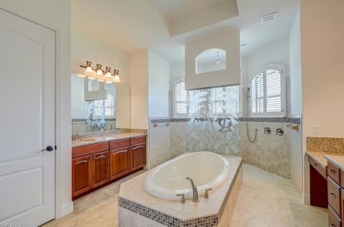 5240 20 Ave, Cape Coral FL  33990-4815 exterior