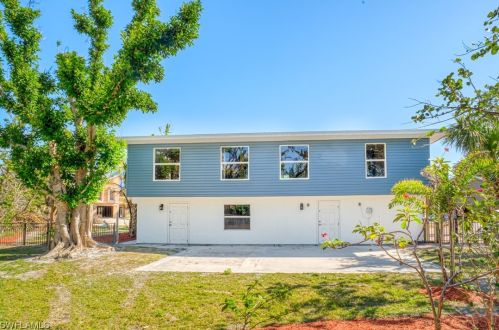 1813 Long Pt Ln, Sanibel FL 33957-2423 exterior