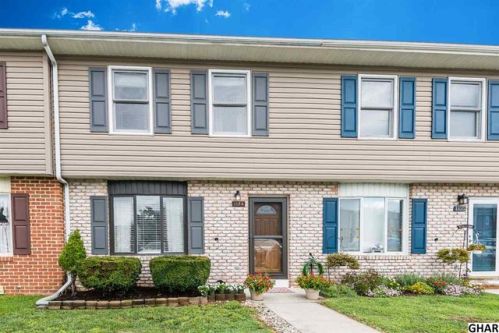 1124 Pheasant Dr, Carlisle, PA 17013-1251