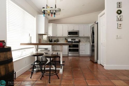 1903 180 Ter, Hollywood FL 33029-5173 exterior