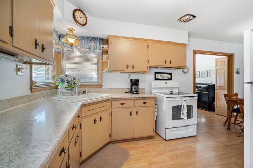 3231 85, Milwaukee WI 53227-4616 exterior