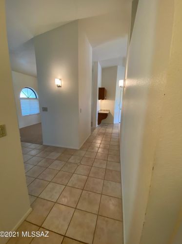 5710 Avenida Silencioso, Tucson AZ  85750-1351 exterior
